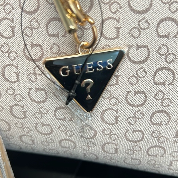 Guess | Classic Bag w/Iconic Logo Bag Charm, Matching Wallet & Dust Bag - Picture 4 of 16